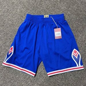 Men’s medium Mitchell and Ness Mens Atlanta Braves Throwback & Retro Shorts